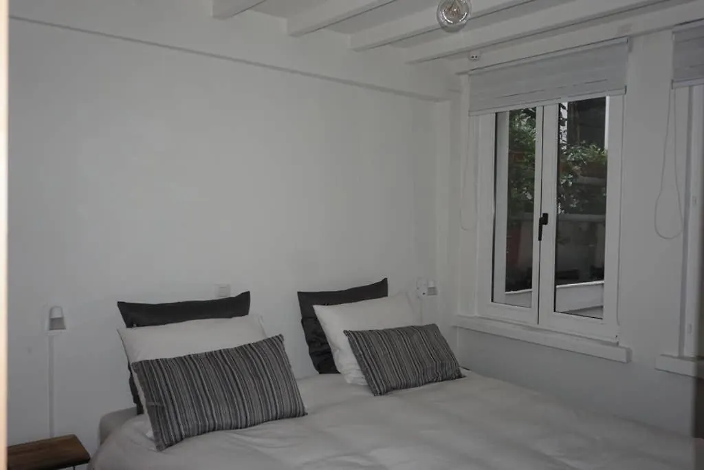 Rustig Gelegen Woning Op Toplocatie In Antwerpen Centrum アントウェルペン